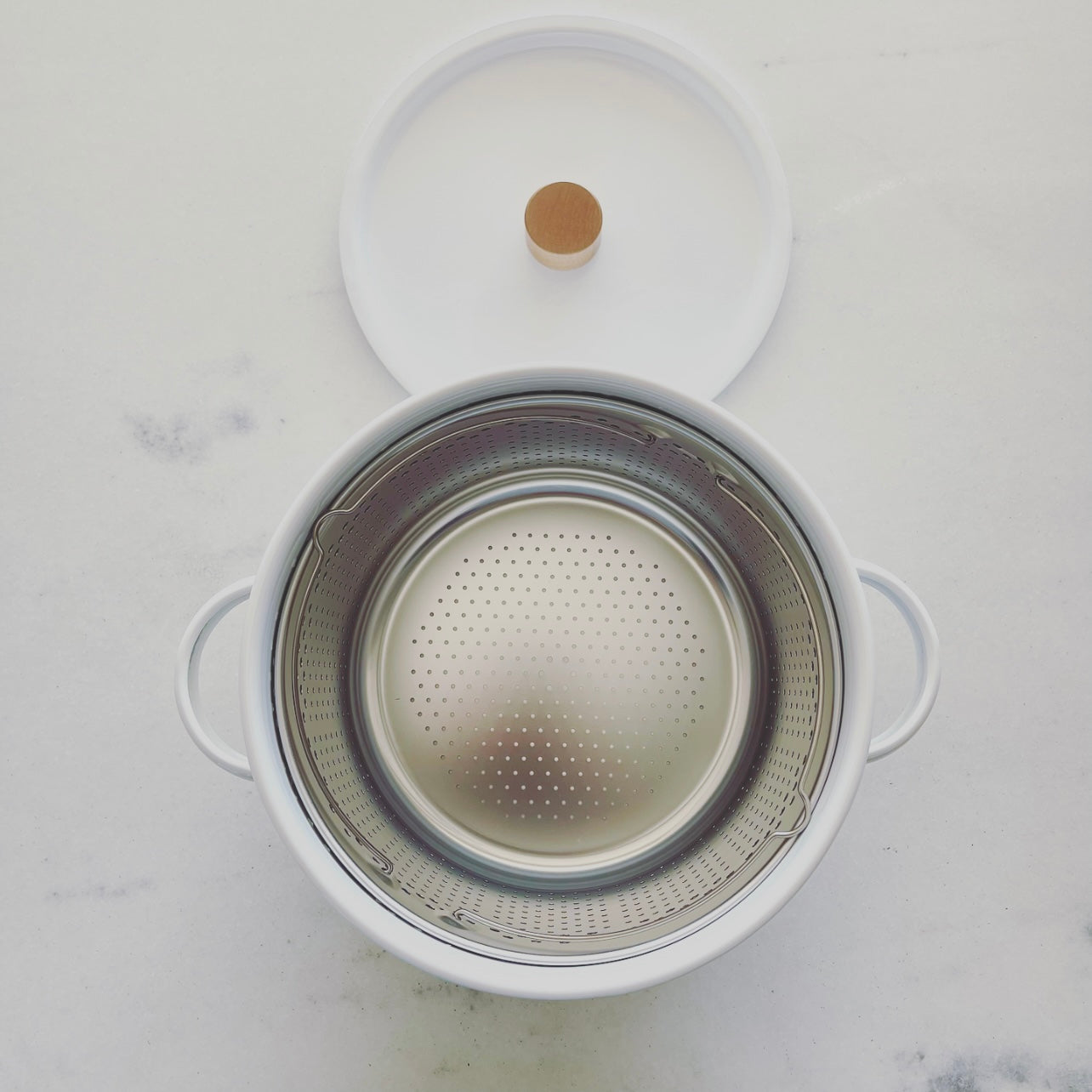 Stock Pot w/ Strainer Insert