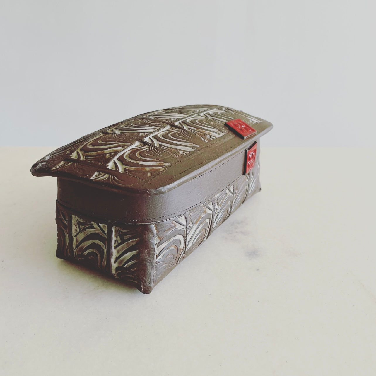 Covered Baking Dish: Brown Bear Stoneware