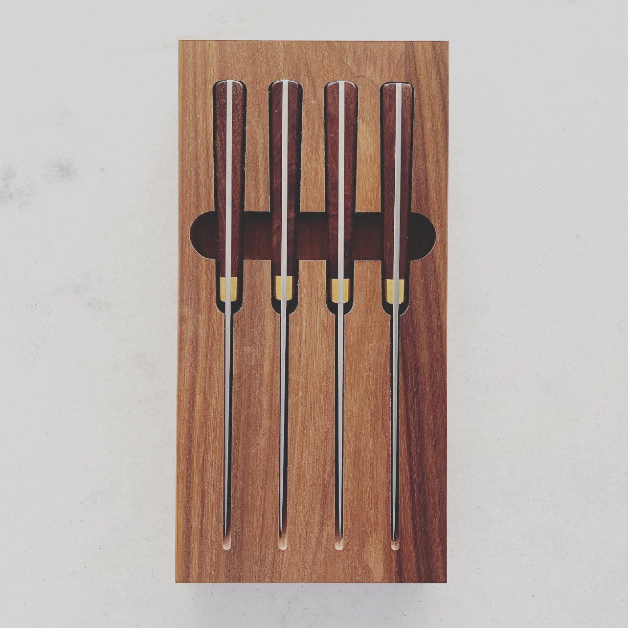 Table & Steak Knives: Twist Pattern